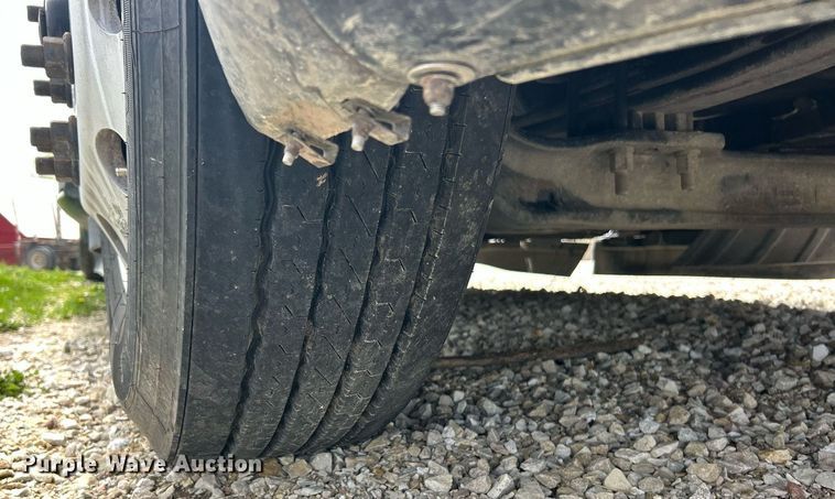 image for item EK2898 2019 Peterbilt 579 semi truck