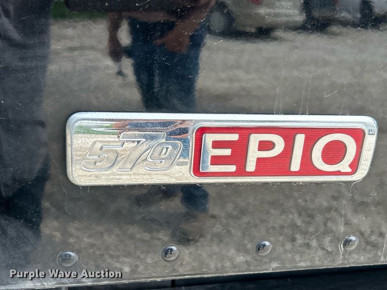 image for item EK2898 2019 Peterbilt 579 semi truck