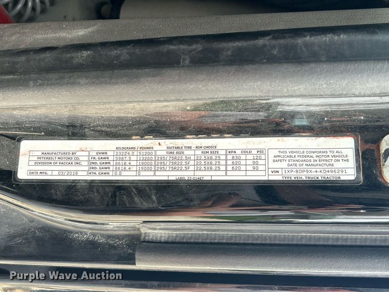 image for item EK2898 2019 Peterbilt 579 semi truck