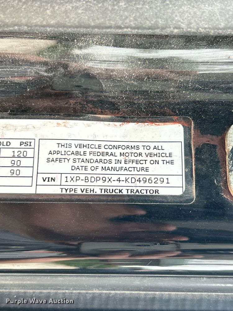 image for item EK2898 2019 Peterbilt 579 semi truck