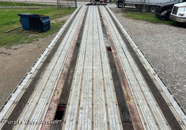 image for item EK2949 2005 Fontaine RFTW1-8048WSAWK flatbed trailer