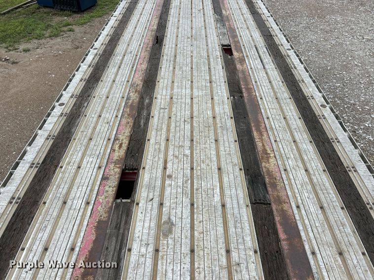 image for item EK2949 2005 Fontaine RFTW1-8048WSAWK flatbed trailer
