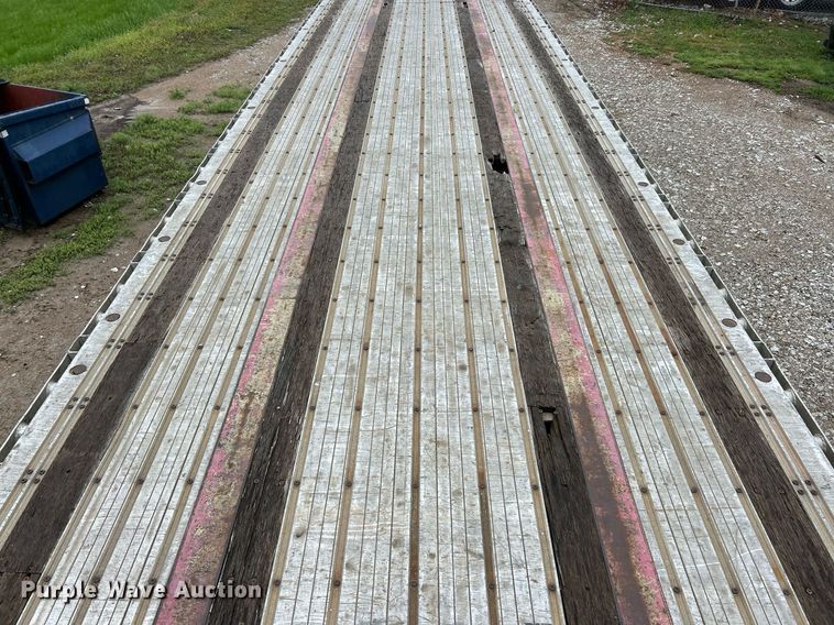 image for item EK2949 2005 Fontaine RFTW1-8048WSAWK flatbed trailer