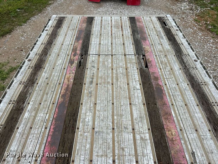 image for item EK2949 2005 Fontaine RFTW1-8048WSAWK flatbed trailer