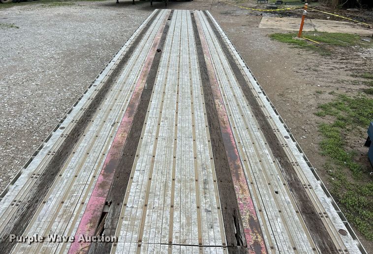 image for item EK2949 2005 Fontaine RFTW1-8048WSAWK flatbed trailer