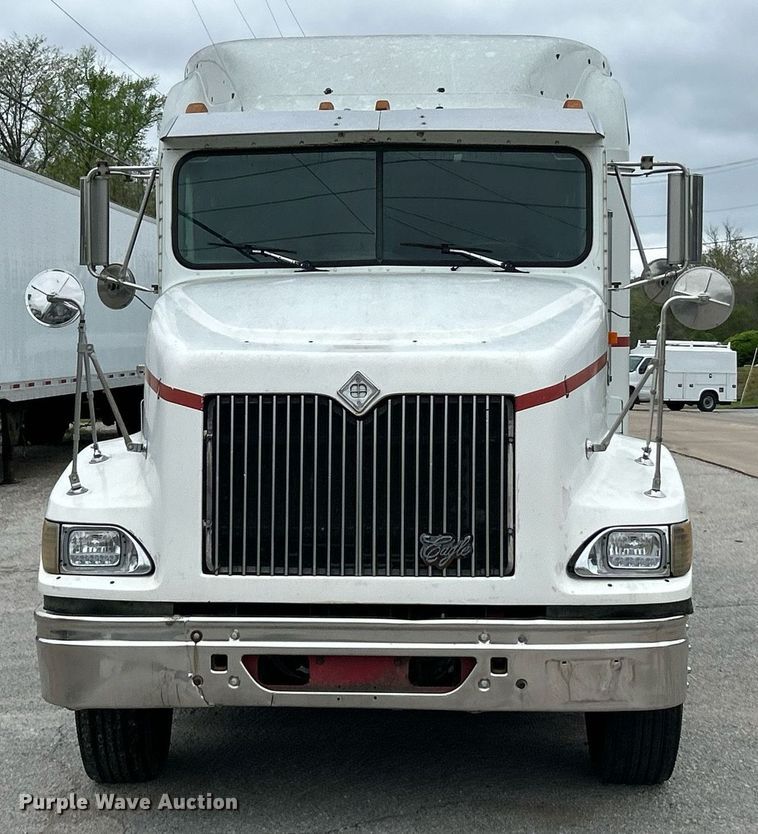 image for item EK2951 1999 International 9200 semi truck