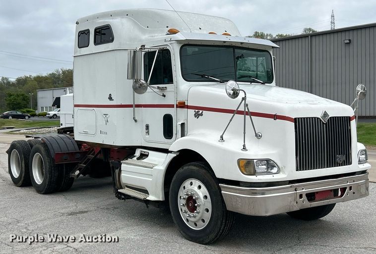 image for item EK2951 1999 International 9200 semi truck