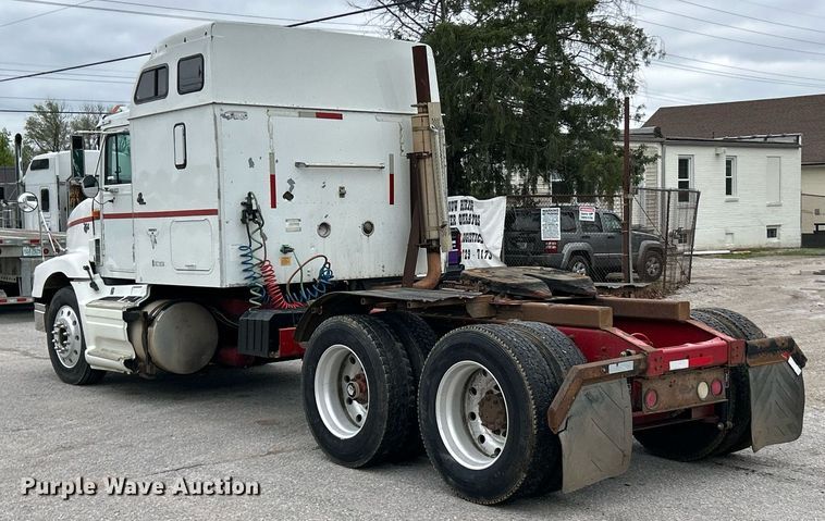 image for item EK2951 1999 International 9200 semi truck