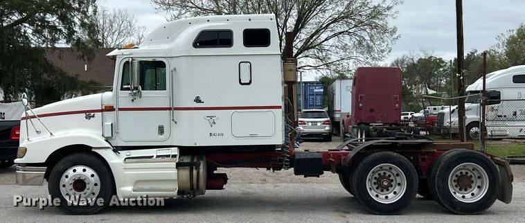 image for item EK2951 1999 International 9200 semi truck