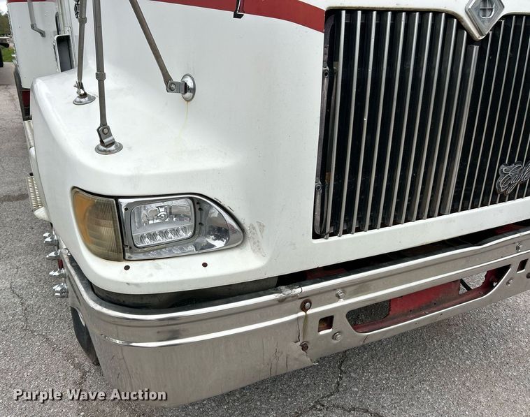 image for item EK2951 1999 International 9200 semi truck