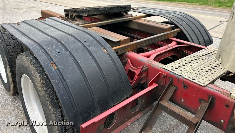 image for item EK2951 1999 International 9200 semi truck