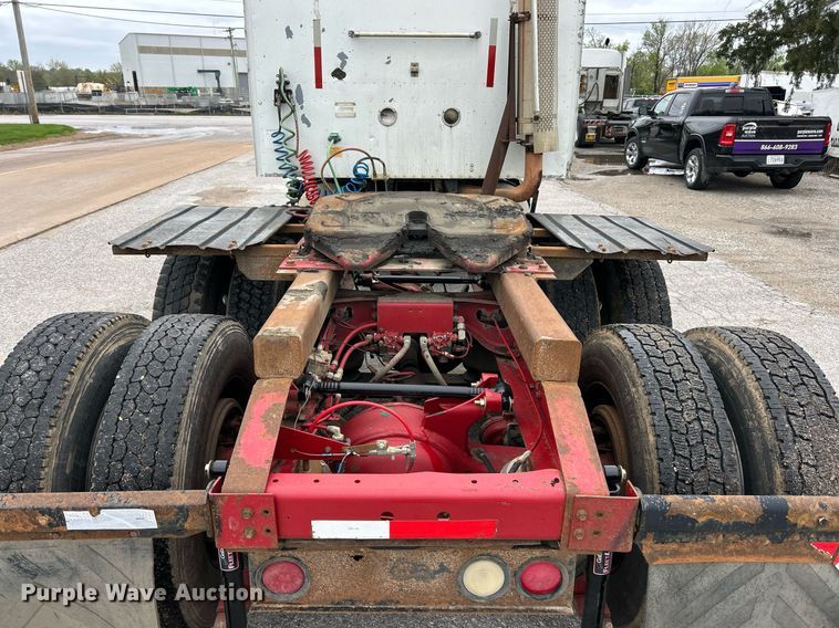 image for item EK2951 1999 International 9200 semi truck