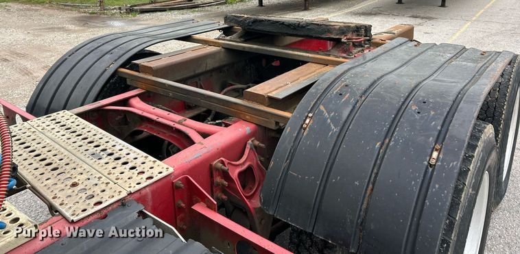 image for item EK2951 1999 International 9200 semi truck