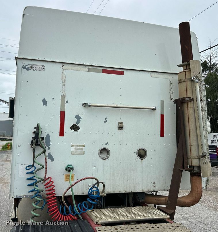 image for item EK2951 1999 International 9200 semi truck