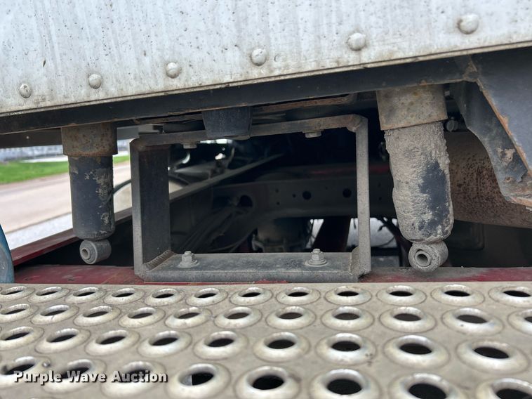 image for item EK2951 1999 International 9200 semi truck