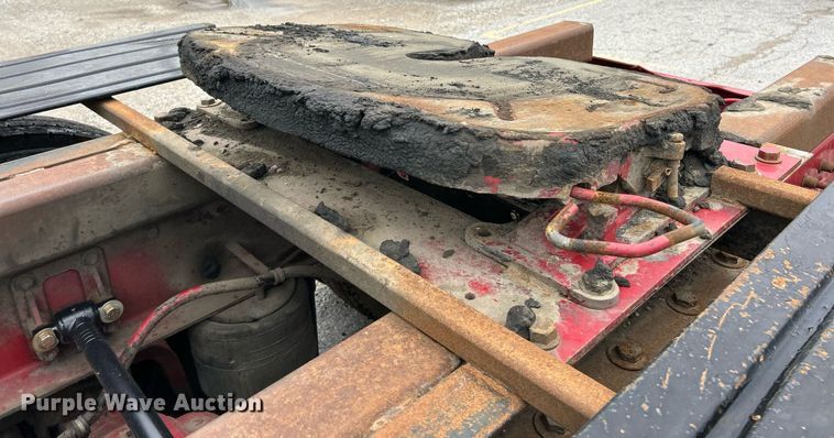 image for item EK2951 1999 International 9200 semi truck