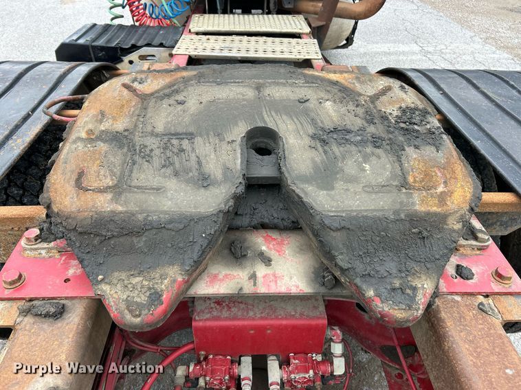 image for item EK2951 1999 International 9200 semi truck