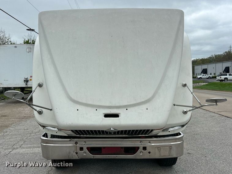 image for item EK2951 1999 International 9200 semi truck