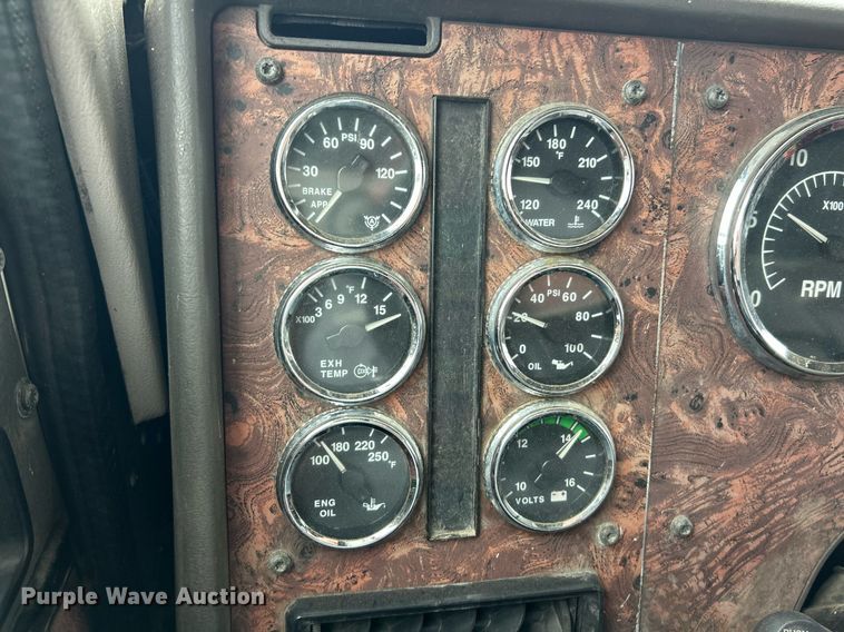 image for item EK2951 1999 International 9200 semi truck