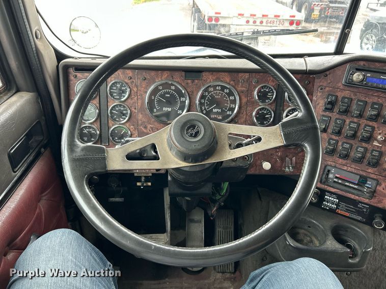 image for item EK2951 1999 International 9200 semi truck