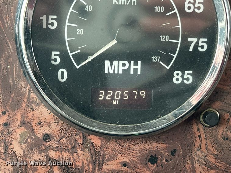 image for item EK2951 1999 International 9200 semi truck