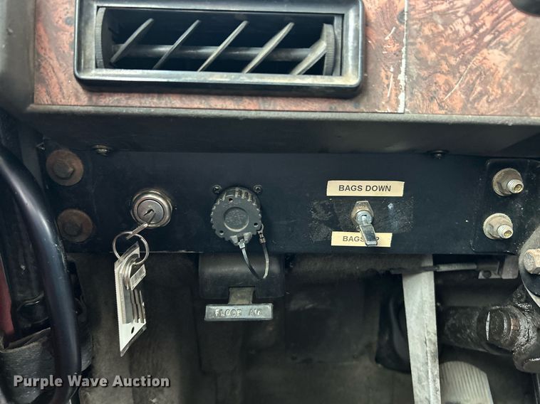 image for item EK2951 1999 International 9200 semi truck