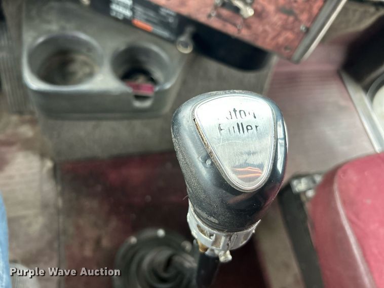 image for item EK2951 1999 International 9200 semi truck