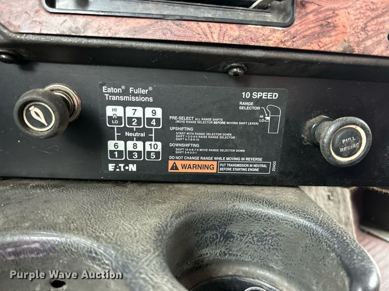 image for item EK2951 1999 International 9200 semi truck