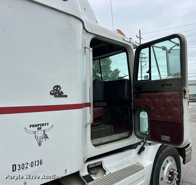 image for item EK2951 1999 International 9200 semi truck