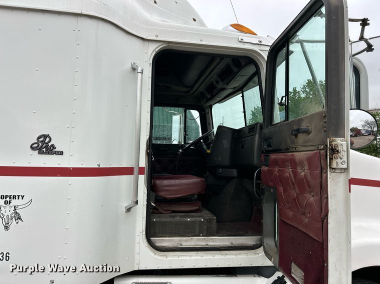 image for item EK2951 1999 International 9200 semi truck