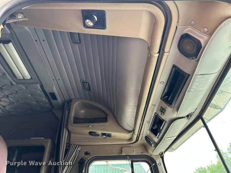 image for item EK2951 1999 International 9200 semi truck