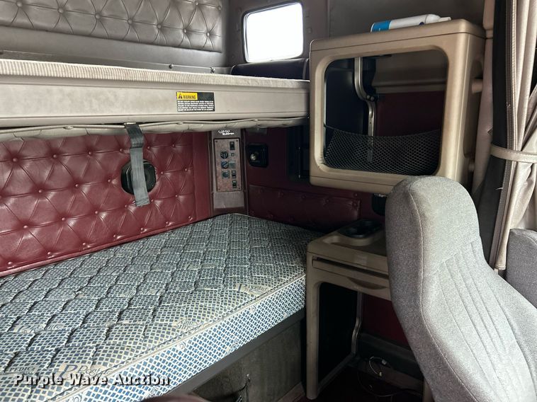 image for item EK2951 1999 International 9200 semi truck