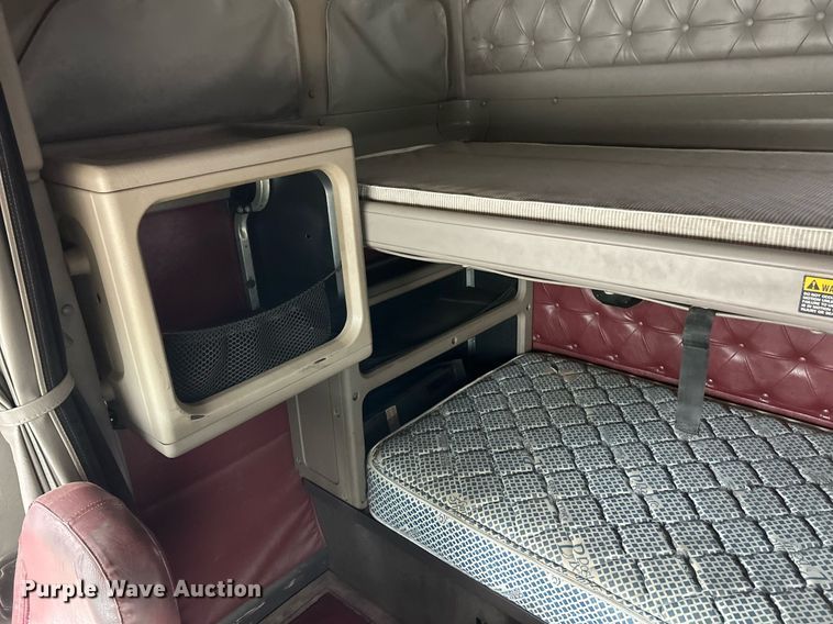 image for item EK2951 1999 International 9200 semi truck