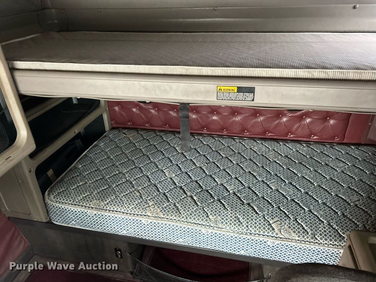 image for item EK2951 1999 International 9200 semi truck