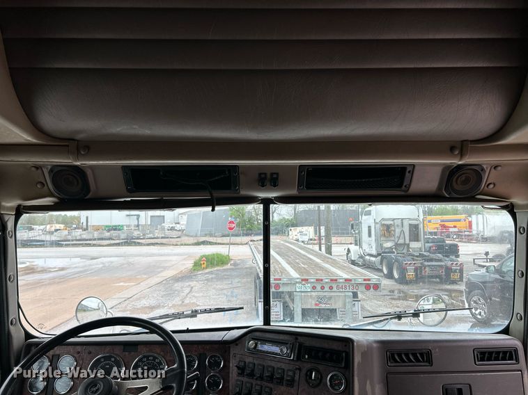 image for item EK2951 1999 International 9200 semi truck