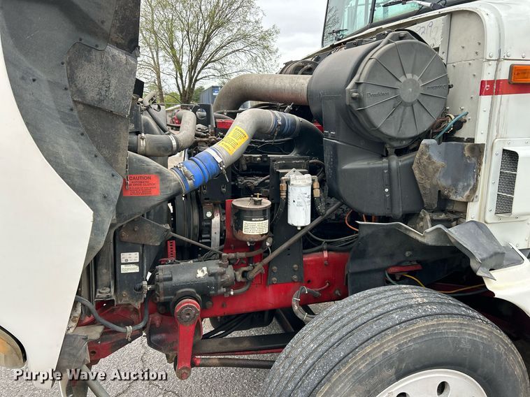 image for item EK2951 1999 International 9200 semi truck