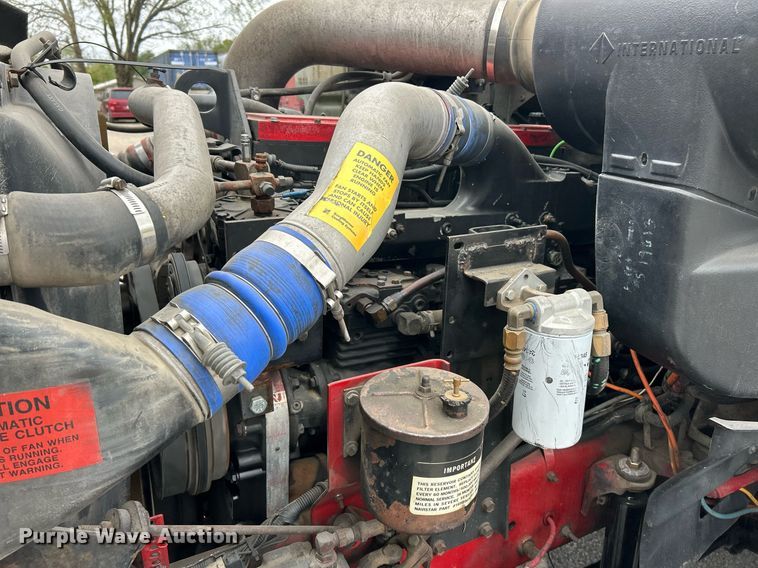 image for item EK2951 1999 International 9200 semi truck