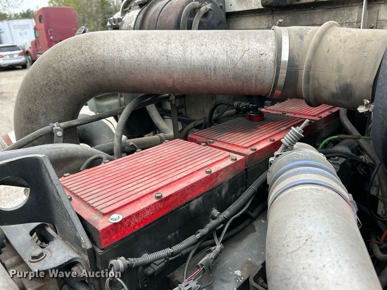 image for item EK2951 1999 International 9200 semi truck