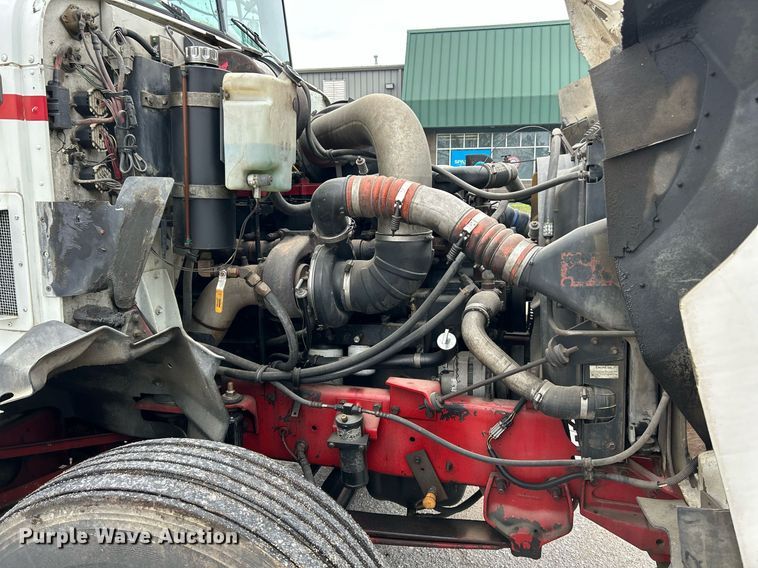 image for item EK2951 1999 International 9200 semi truck