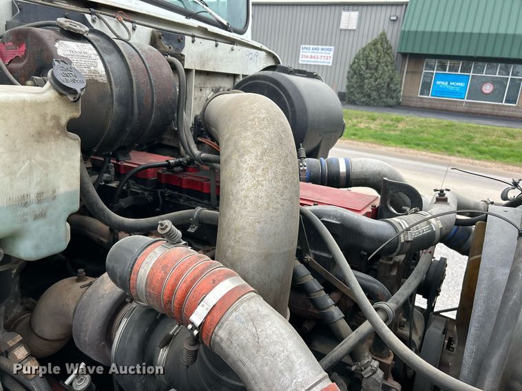 image for item EK2951 1999 International 9200 semi truck