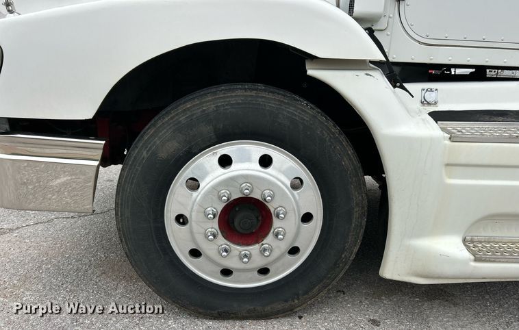 image for item EK2951 1999 International 9200 semi truck