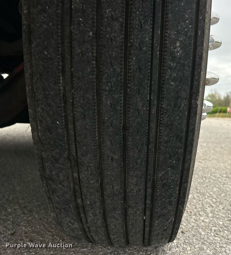 image for item EK2951 1999 International 9200 semi truck