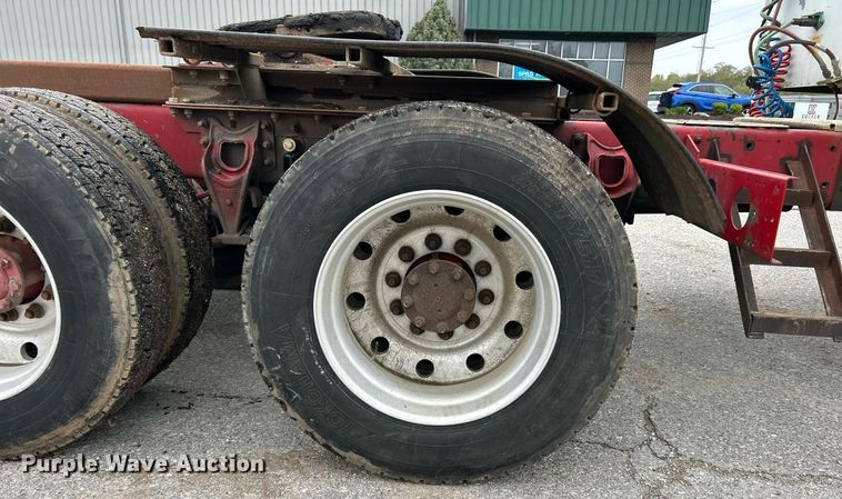 image for item EK2951 1999 International 9200 semi truck