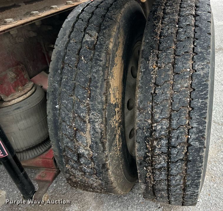 image for item EK2951 1999 International 9200 semi truck