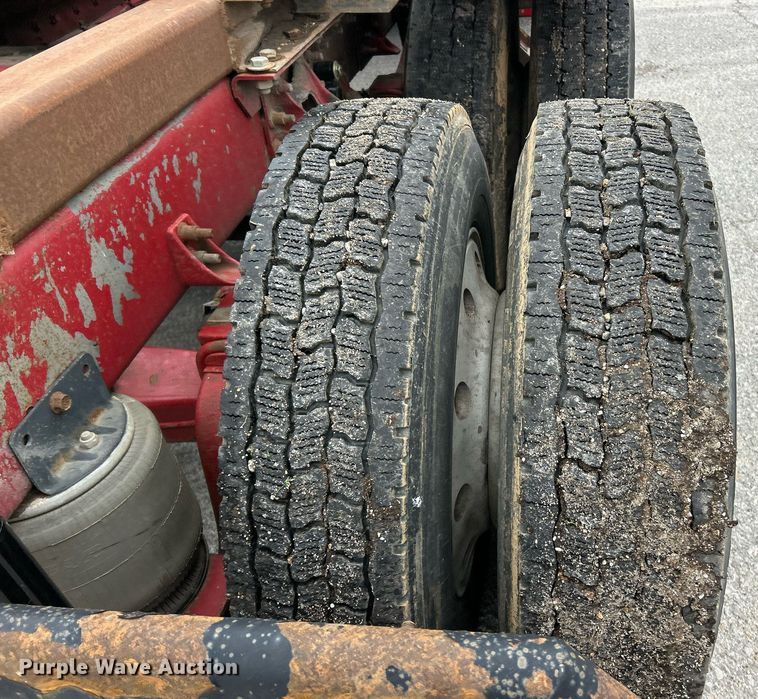 image for item EK2951 1999 International 9200 semi truck