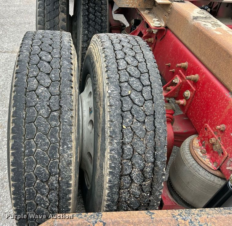 image for item EK2951 1999 International 9200 semi truck