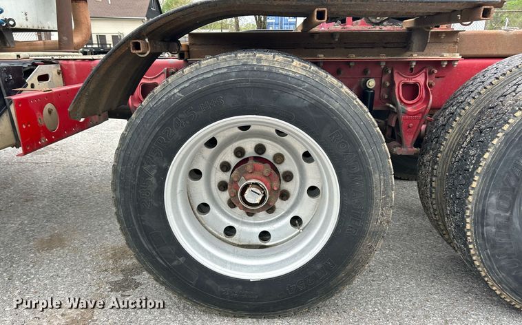 image for item EK2951 1999 International 9200 semi truck