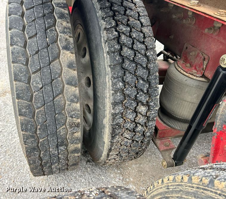 image for item EK2951 1999 International 9200 semi truck