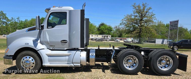 image for item EL2000 2016 Kenworth T680 semi truck