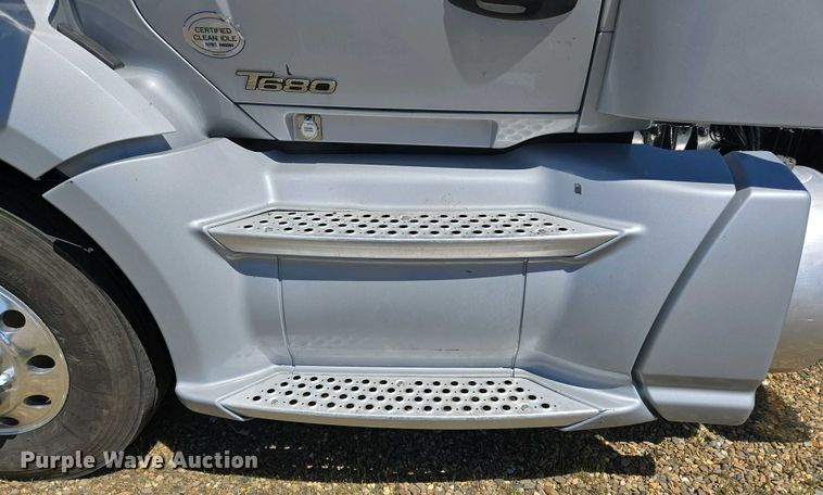 image for item EL2000 2016 Kenworth T680 semi truck